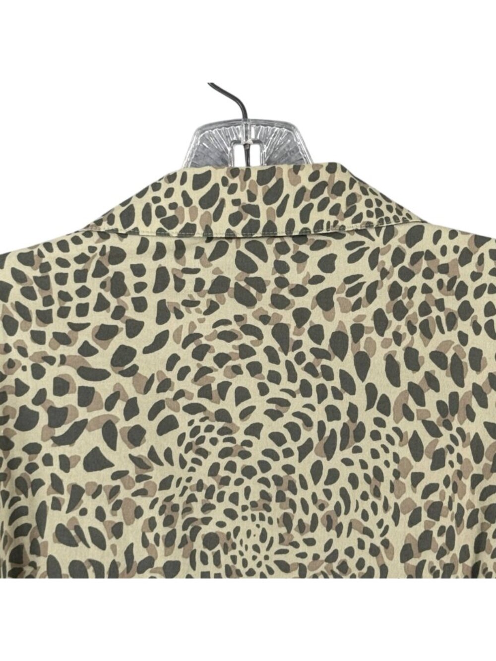 D & Co Womens 1X Green Animal Print Button-Down Blouse 3/4 Tab Sleeves L - Picture 5 of 10